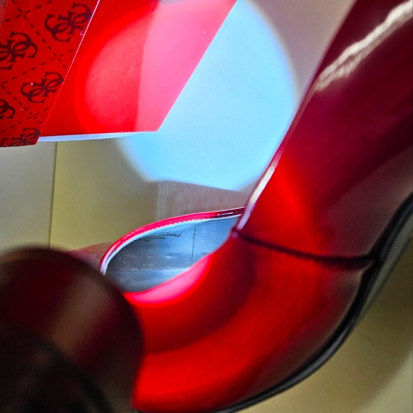 GUESS Pumps - Picture 9 of 9